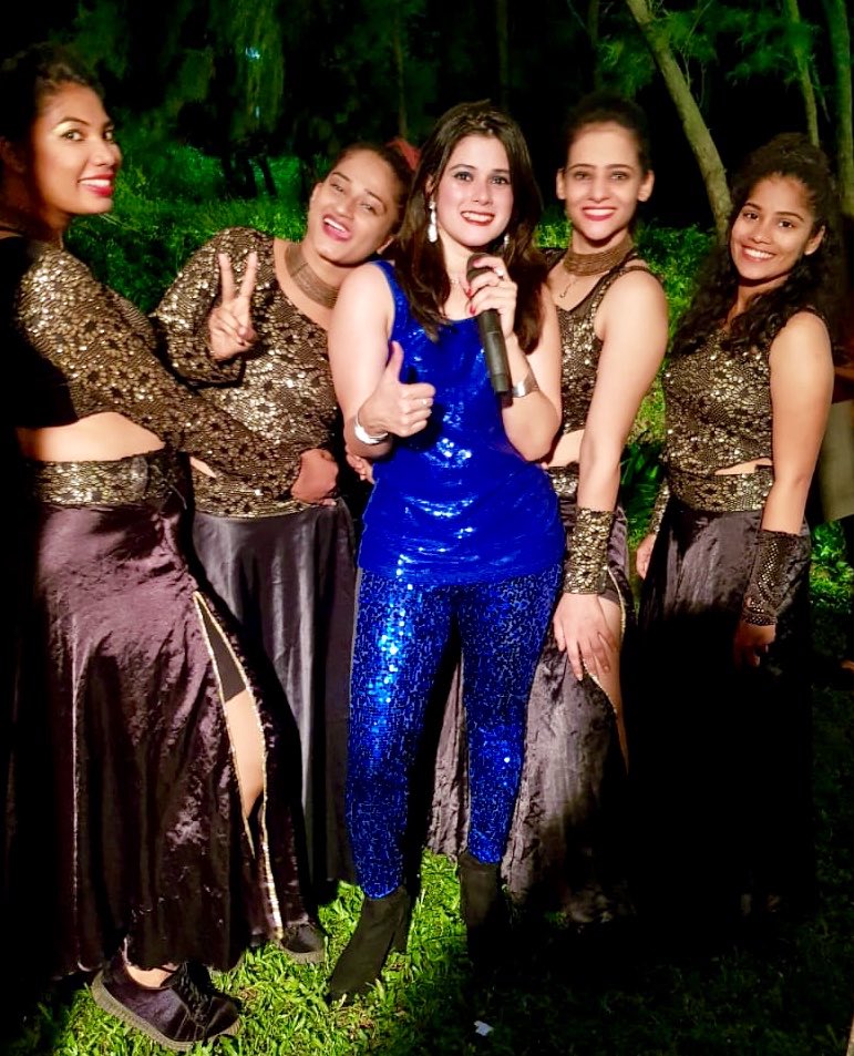 GomesWahida's tweet photo. Throwback to a wonderful time performing with my girls Happy Sunday everyone 😘😘😘 #performer #satyakam #music #gigperformer #sudayvibes https://t.co/qqEQVXVUww