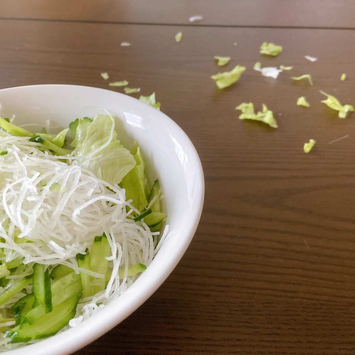 サラダを食べ散らかした犯人は？黙秘を続けております…ｗｗ