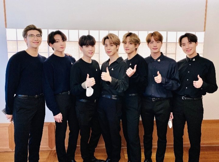 Iniisip ko kung? Kailan ko kaya makikita ang #BTS ?..๐ค๐ค๐ค.. At Iniisip ko din kung na notice ba nila ako sa kaka mention ko sa kanila๐
๐
๐
... Gusto ko lang naman makita at maka usap ang #BTSโค๐๐๐
#ateye
#ARMY_OF_THE_DAY ๐๐๐๐๐๐ https://t.co/0PRU0wMVb3