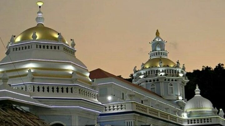 Soon, this area came under the rule of the Portuguese and in 1560, when the Portuguese started Christian conversions in Mormugao, the Saraswats of Vatsa Gotra moved the Mangesh Linga from the original site to its present location at Mangeshi temple to protect Shiv Linga.