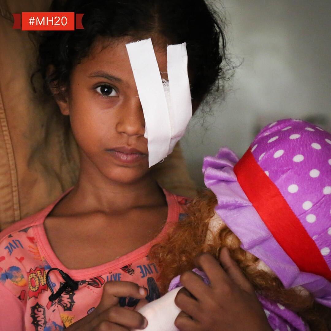 Ingen ska lämnas utan vård! I Jemen träffas Razan, 8 år, av splitter i ögat. Familjen har inte råd med resan för specialistvård. Det dröjer fem dagar innan familjen får tag i någon som kan skjutsa dem och ögat räddas. Engagera dig @musikhjalpen på musikhjälpen.se #mh20