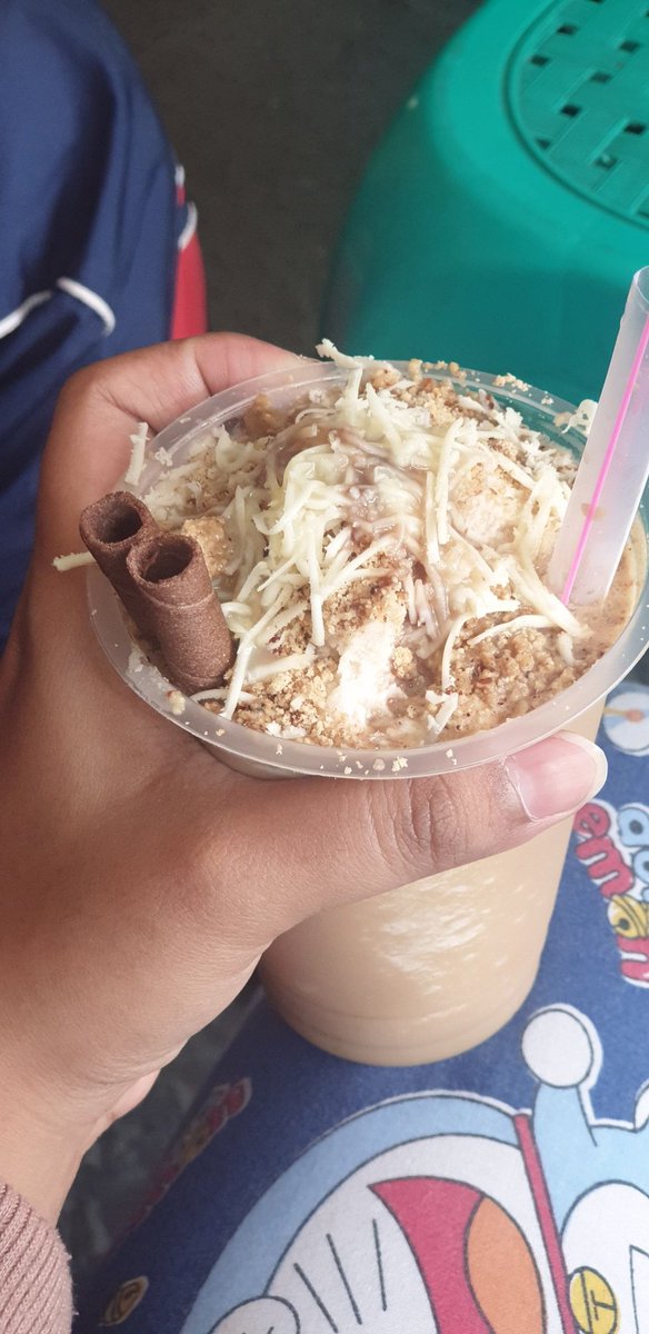 Yang dirumahnya di harapan jaya pasti tau Popice Bude (yang pernah kermah gw pasti tau) , ini popice jaman gw dari SD dan ampe sekarang masih ada 😍, harga paling mahal cma 7 rbu .