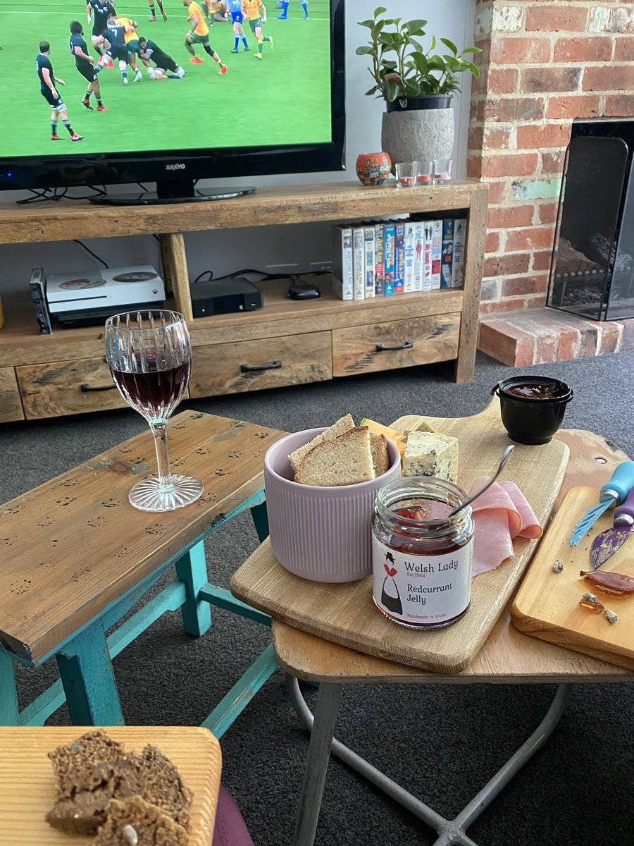 Nothing like live rugby. Great game <a href="/wallabies/">Wallabies</a> and <a href="/AllBlacks/">All Blacks</a>