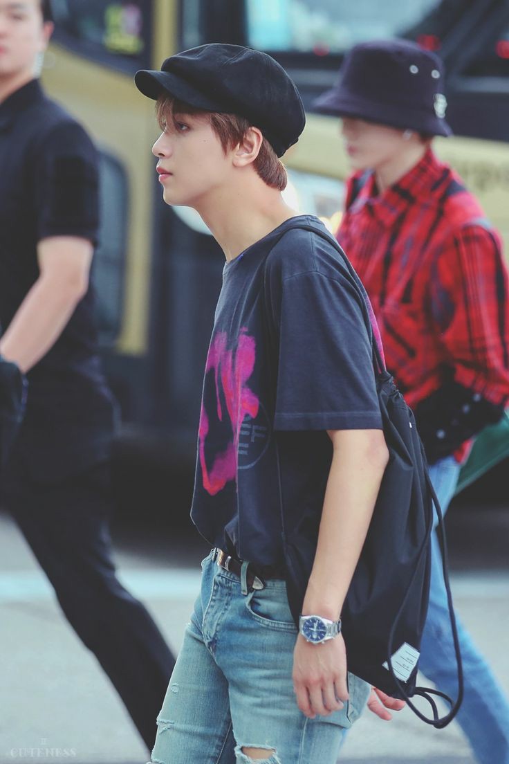 a thread of haechan wearing a watch ♡