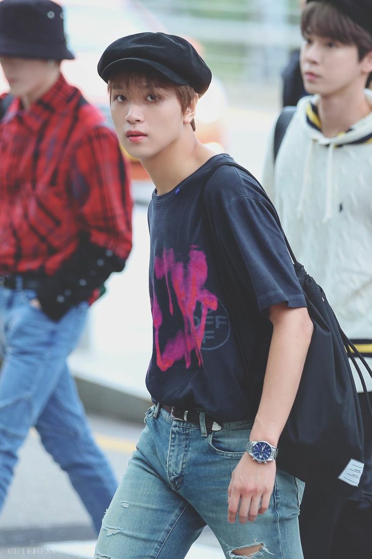 a thread of haechan wearing a watch ♡