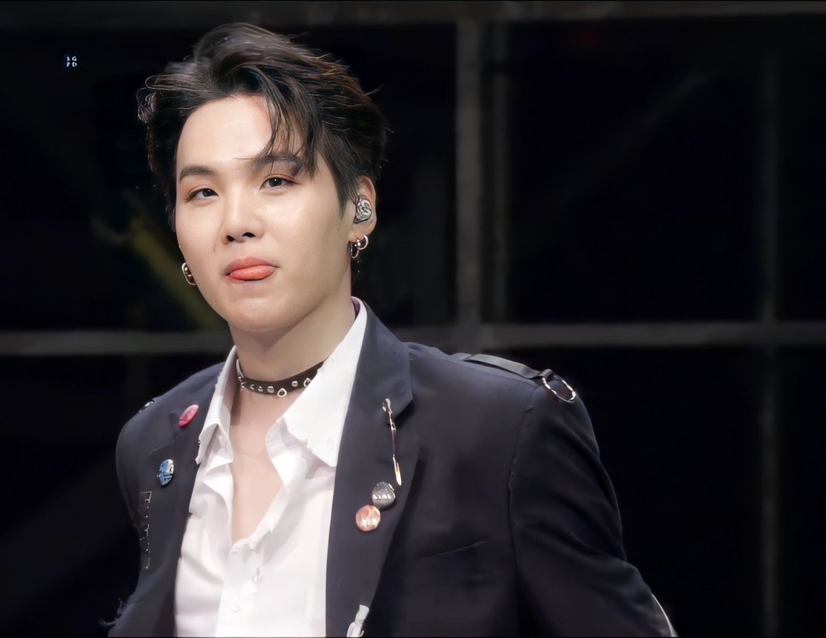 Yoongi and his tongue: A necessary thread