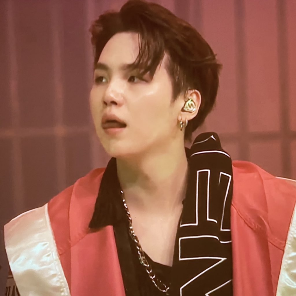 Yoongi and his tongue: A necessary thread