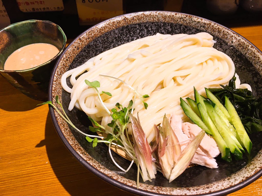 讃岐うどん Irico 今日の賄い 胡麻味噌だれうどん 900円 大盛り無料 気温が下がったので胡麻味噌は そろそろやめるかも だそうです 終わる前に沢山食べようと 大盛り以上の麺を頂きました 画像見るとわかりますが通常の 何倍も麺が多くて笑います