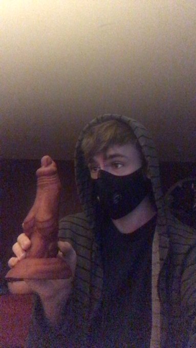3 pic. Hmu for #cc I hope to talk to ya soon #twink #femboy #skinny #adult #toys #baddragondildo https://t