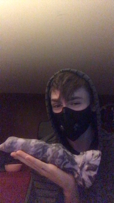 4 pic. Hmu for #cc I hope to talk to ya soon #twink #femboy #skinny #adult #toys #baddragondildo https://t