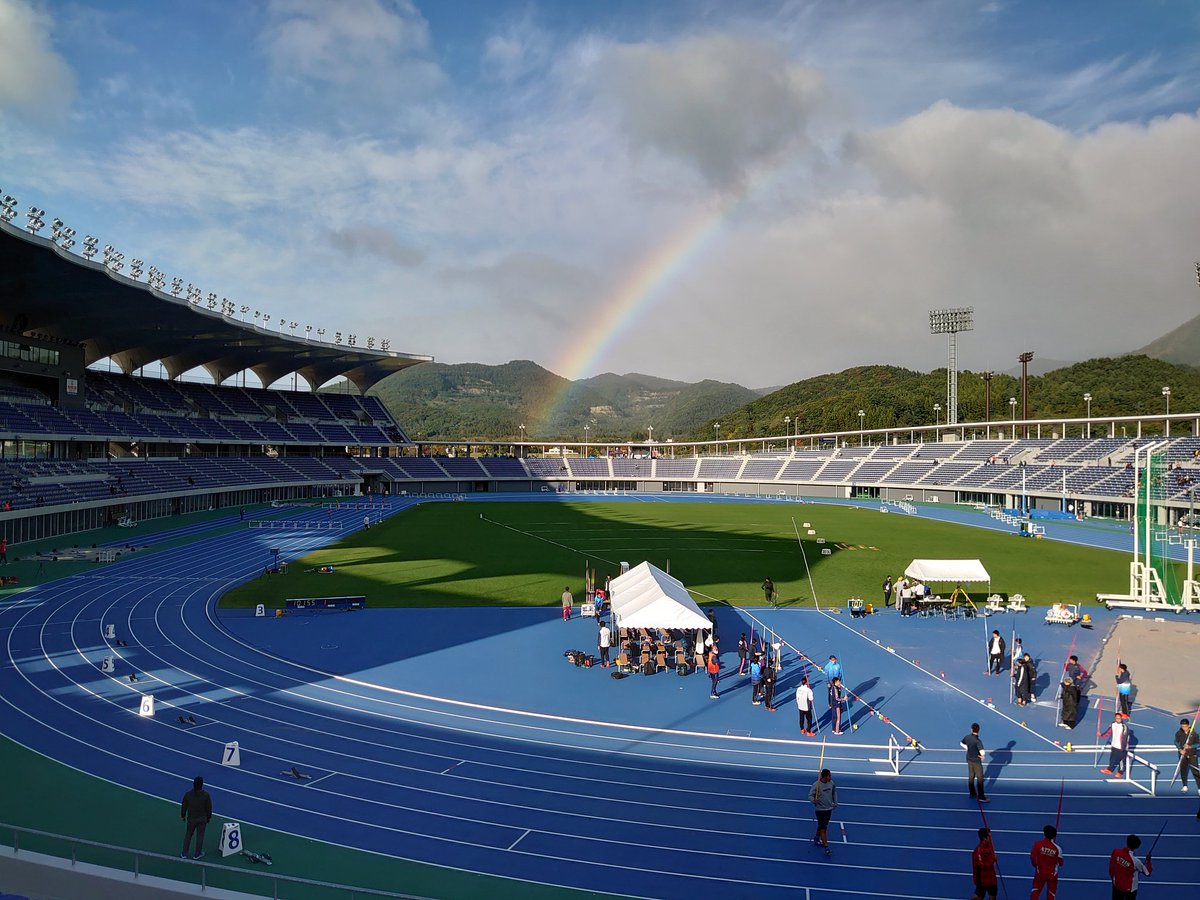 一般財団法人青森陸上競技協会 On Twitter 秋季チャレンジ記録会 強風のなか開催中です 虹が出てまーす