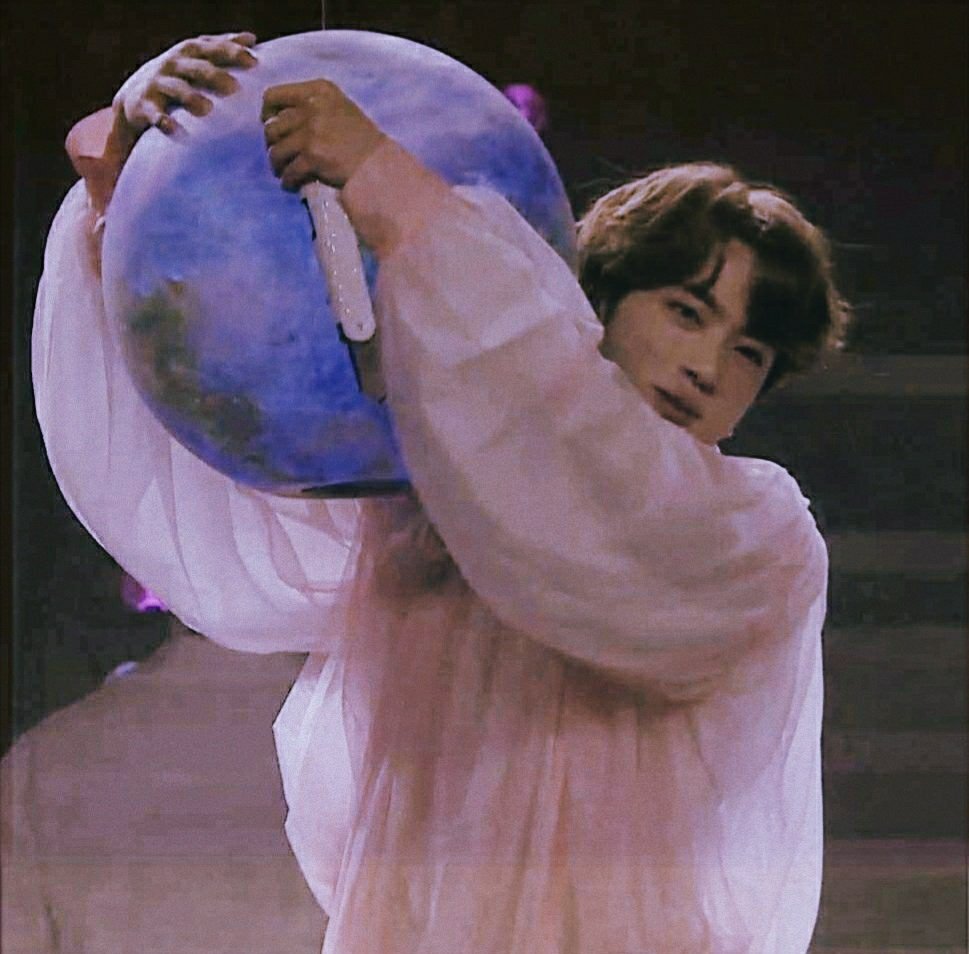 KSeokjinTR's tweet photo. Benim Dünya’m                              ᴀʀᴍʏ https://t.co/BEVlV0H1JD