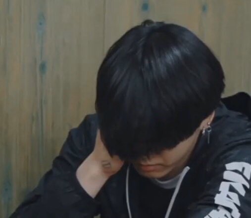 22 y.o kookie reacting to 23 y.o jungkook: a thread