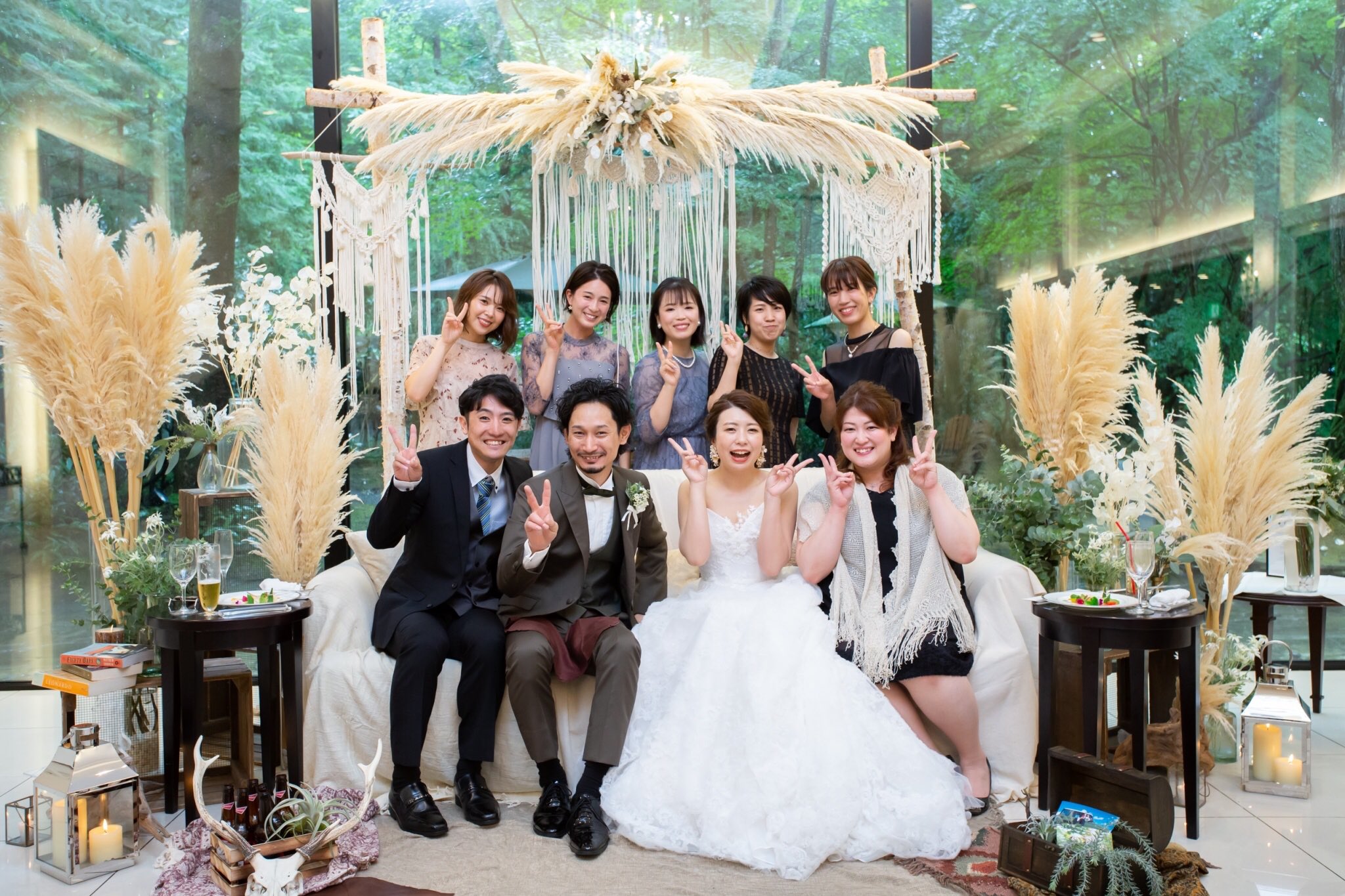 公式 アネーリ軽井沢 とってもオシャレで おふたりのこだわりを感じられるメインソファ ゲストの皆様の笑顔もより一層輝きます アネーリ軽井沢 アネ嫁 軽井沢結婚式 軽井沢ウェディング 軽井沢 高砂ソファ メインソファ プレ花嫁 卒花嫁