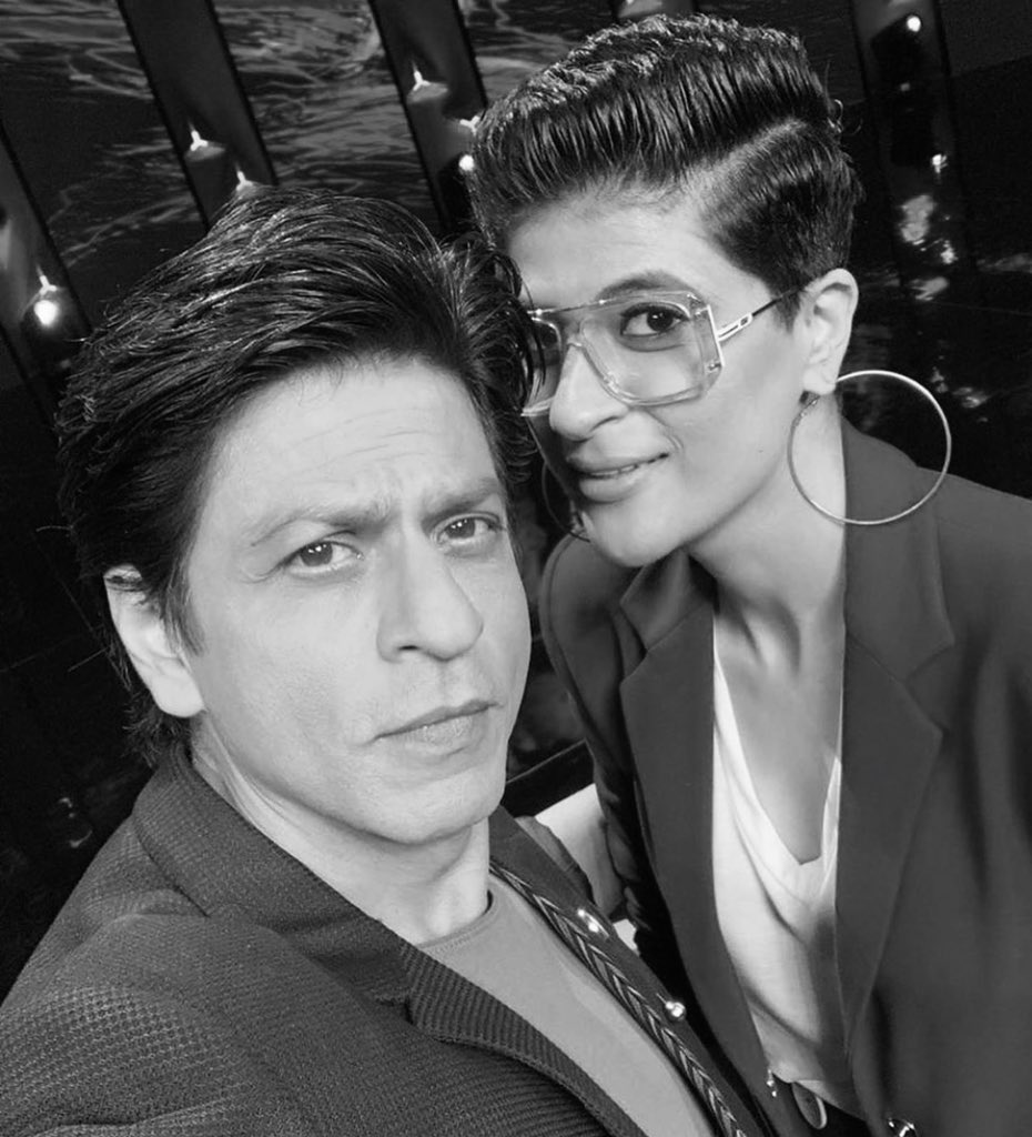 tahira_k's tweet photo. Dear @iamsrk Big thanku for so many things❤️ For your movies that helped me shift a couple of bases...ahem! For letting me experience ur magnanimity at the TED talk when u didn’t judge me for my aspiration to be in Pam/Kim clan &amp; for having shared your kind words for my book!🙏 https://t.co/LcOMszQW0k