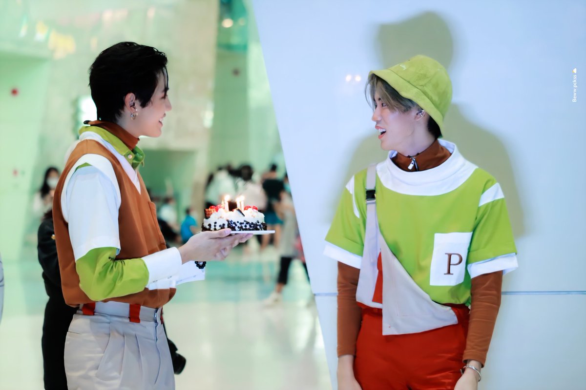 BounPrem199522's tweet photo. @Prem_space @bb0un @UWMANews @hickyann เค้กสำหรับวันเกิดปีที่ 19 ของทีม🌻🐈🎂💖 @BounPrem_TH @premspace_th @BounpremFrance1 @TBbbbboun @Team_UWMA @Win_UWMA @UWMANews2 @catboyboun @bbppae777 @bbppforever_ @premspace_id @premspacewcmm @yaniseokjin @premwarut_vnfp @Onealways_bb0un https://t.co/0NwVTrzEU7