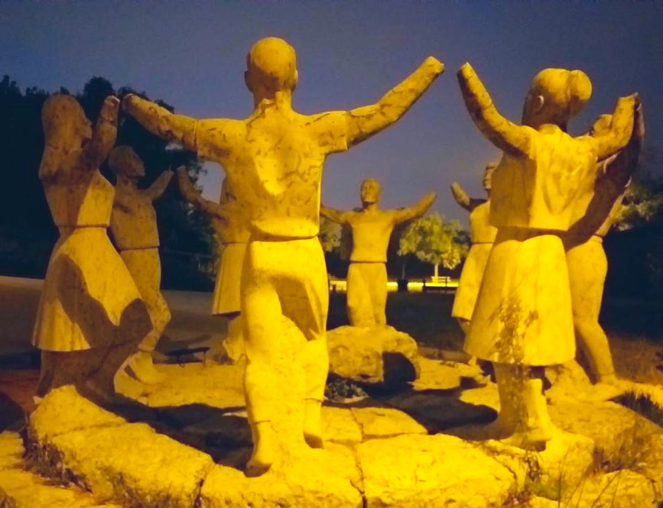 josepalay's tweet photo. Ens han destrossat el monument a la sardana de Barcelona que hi ha a Montjuïc. https://t.co/gUsYjW5mnu