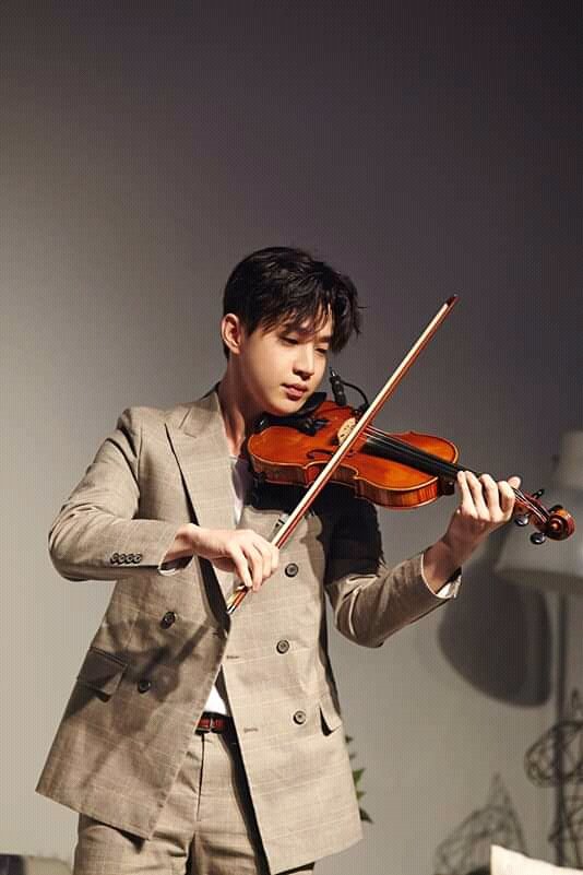 Happy birthday Mr. HENRY LAU. 
Loveyou. Stay safe mwaaps    