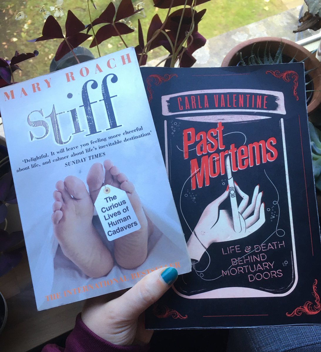 Day 11 of  #31DaysOfFemaleHorror is a doubler:  @mary_roach &  @PastMortems with two thoughtful, fascinating non-fiction books that show death and dying not as a source of horror, but of wonder and tenderness, exploring the many things the living can learn from the dead