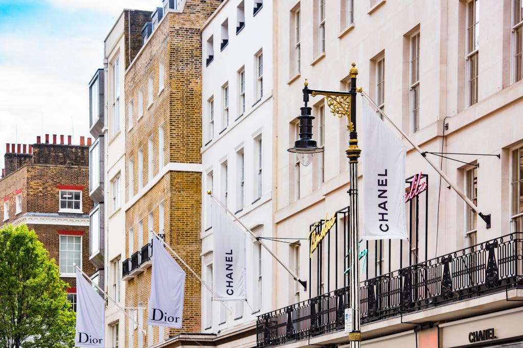 Wonders of Discovery. With 30 amazing hotel brands, for up to 33% fewer points, next-level locales are much closer than you think.
lux.ht/6016G2jXe
#WeekofWonders #MBV #Discovery 
<a href="/LuxCollection/">Luxury Collection</a> <a href="/MarriottBonvoy/">Marriott Bonvoy</a> <a href="/MarriottIntl/">Marriott International</a>