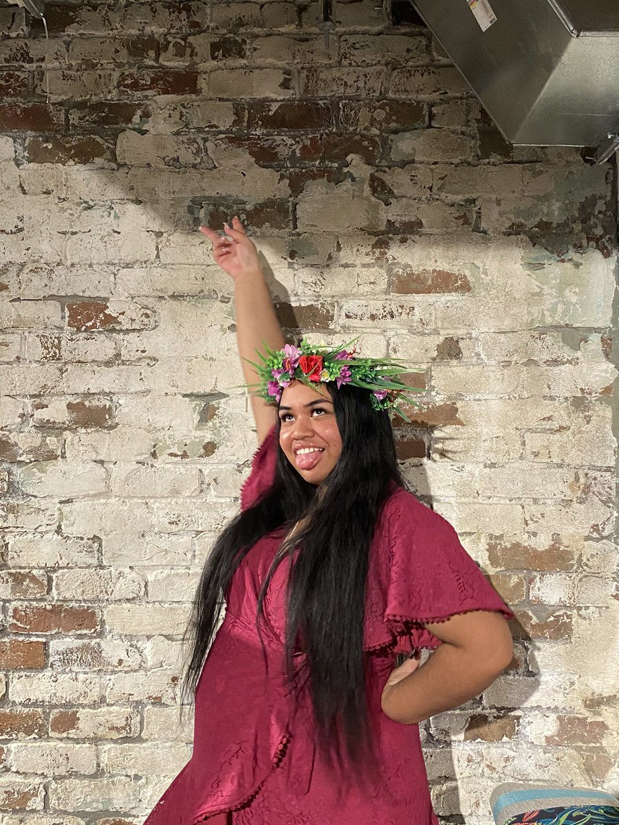 sopesprotector_'s tweet photo. so i turned 21 yesterday and i’m forever grateful to YouTube for recommending me a BTS video. i found music that made my weaknesses seem less weak and that touched me on a mind and soul level. really appreciate the village that raised this brown girl🌺
#polynesian #polyarmy #BTS https://t.co/6xM1fxBIrA
