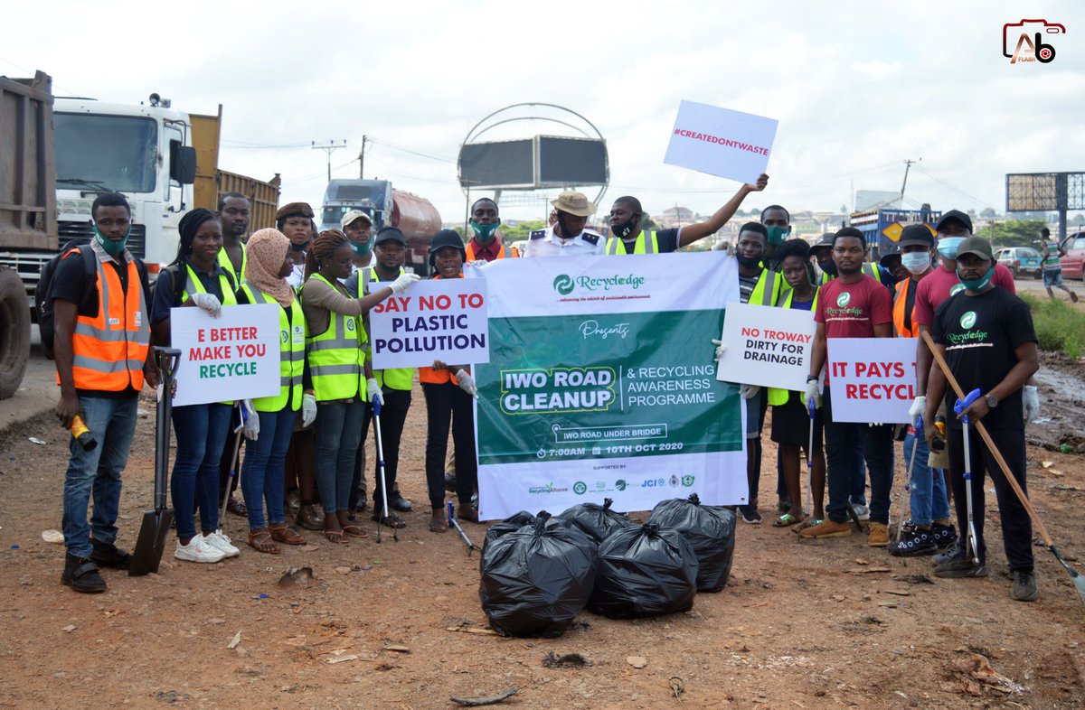 recycledge's tweet photo. Iwo Road Clean up was a success!!! 

All Thanks to our sponsor and partners and amazing volunteers 💚💚💚
@fbralliance @eet_foundation @oyowma 
#Saynotoplasticpollution #CreateDontWaste #Recycledge #Itpaystorecycle #Pickthattrash https://t.co/ud7b50JYCg