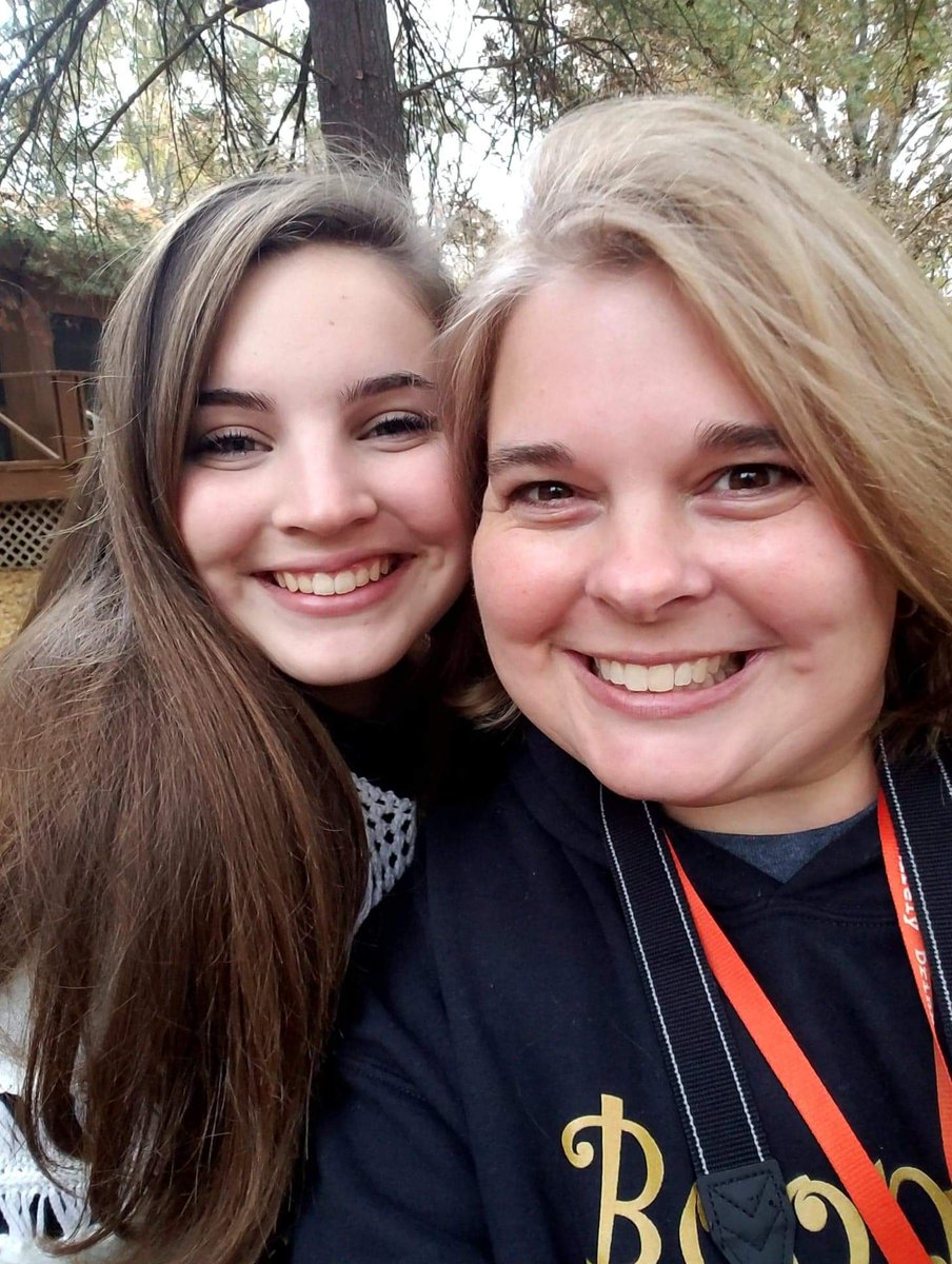 brookealmon's tweet photo. my ma &amp; me :) twins for sure https://t.co/e06XGbr9br