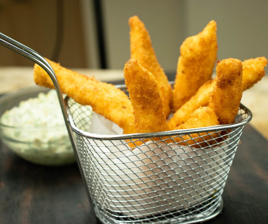 KitchenDraft's tweet photo. How to make fish fingers with an easy tartar sauce
Recipe👉https://t.co/ykonDFIaAv

#fishfingers #fishgoujons #fishsticks #tartarsauce #lunch #easyrecipe #kitchendraft #cookingvideos #cookinghacks #cookingwithlove #howtocookthat #homemadecooking #easyrecipes #easymeals  #homemade https://t.co/KFS8dhYmNj