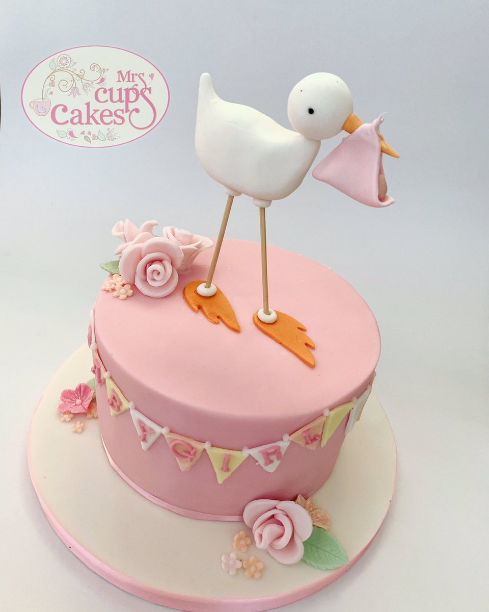 Oh happy days!  #babyshower #baby #cake #babyshowercake #welcomebabygirl #sweettooth #pinkpinkpink #stork #babygirl #cakesofinstagram #victoriasponge #handmade #homemade #sugarcraft #cakedecorating