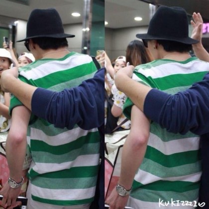 Managers making sure to put their hands on him  #SEUNGYOON  #강승윤  @official_yoon_