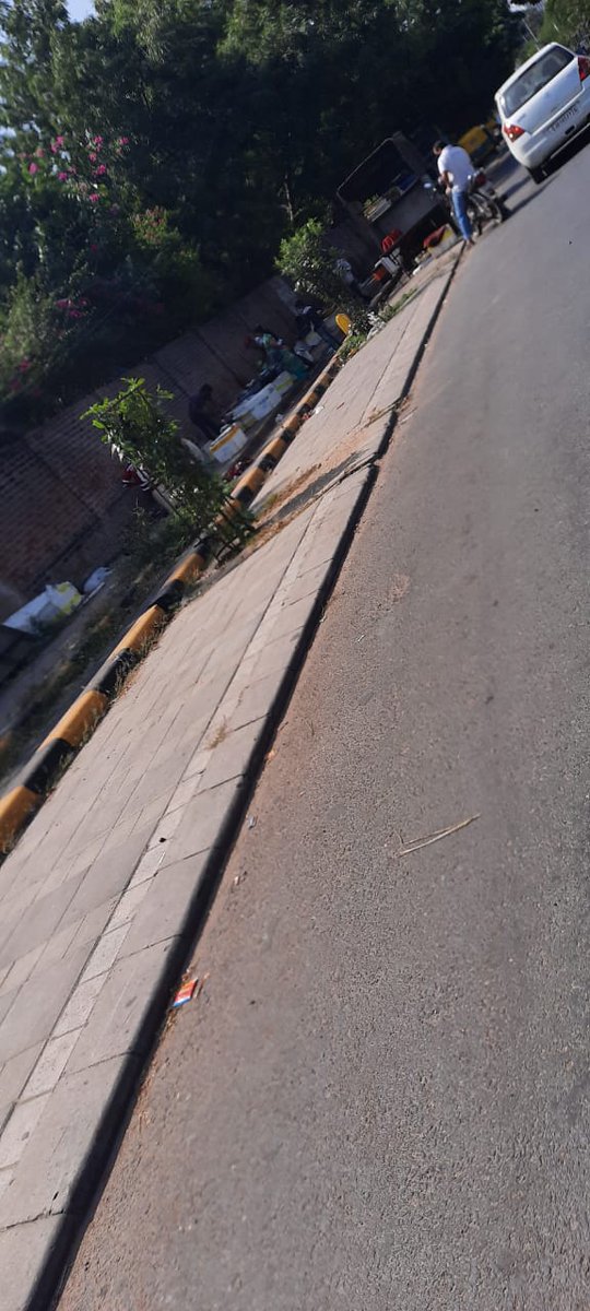 NisargS53511259's tweet photo. कोरोना कालमें सड़क के ऊपर देश के कानुनो का खुलेआम भंग कर केगंदगी और मांदगी फेलाने वाली 
गेरकानुनी IIM Road के ऊपर मच्छी मार्केट के खिलाफ AMC कब एक्शन लेंगी ?
@Divya_Bhaskar @gstvenglish @gujratsamachar @AbhayShah11 @vijayrupanibjp @BJP4India @INCGujarat @VHPDigital @AmitShah https://t.co/MIITKdSnLs