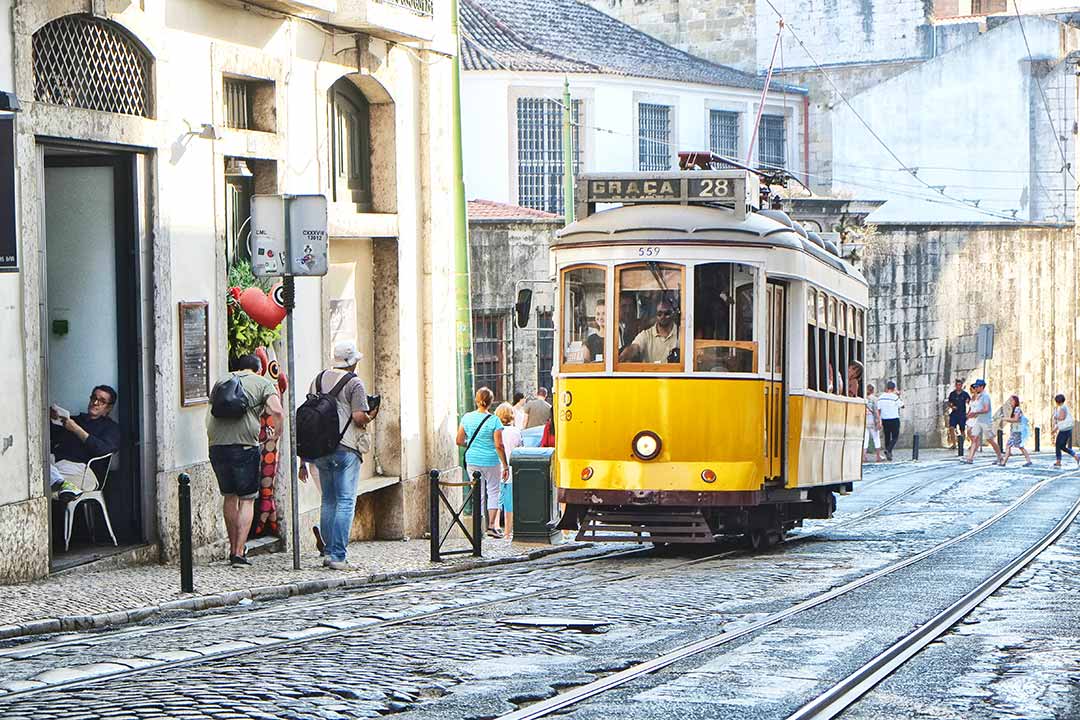 VeroSinmapa's tweet image. #NUEVO 😎Los espectaculares monumentos en Belem, el carácter auténtico de barrios como la Alfama y Chiado, un tranvía histórico, un ascensor con vistas.... 😍 Esto y mucho más te espera en #LISBOA ❤️ No te pierdas este TOP 10 de visitas interesantes 👉🏻  bit.ly/Top10Lisboa