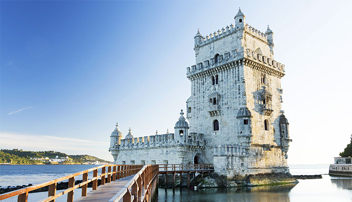 VeroSinmapa's tweet image. #NUEVO 😎Los espectaculares monumentos en Belem, el carácter auténtico de barrios como la Alfama y Chiado, un tranvía histórico, un ascensor con vistas.... 😍 Esto y mucho más te espera en #LISBOA ❤️ No te pierdas este TOP 10 de visitas interesantes 👉🏻  bit.ly/Top10Lisboa
