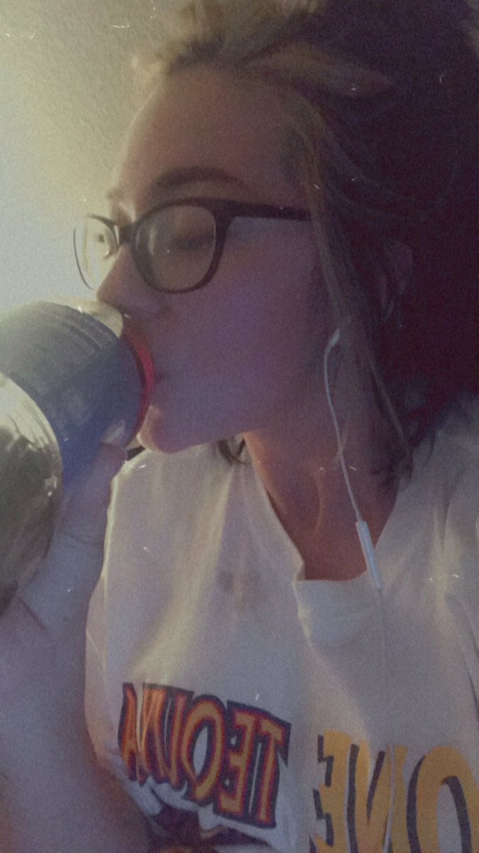 BrianaWitty's tweet photo. I spent 30 mins trying to open this bottle of Pepsi. Said fuck it and took a pocket knife to the side and have been drinking it this way. Lmao #weakasshands https://t.co/uKYMkdacTz