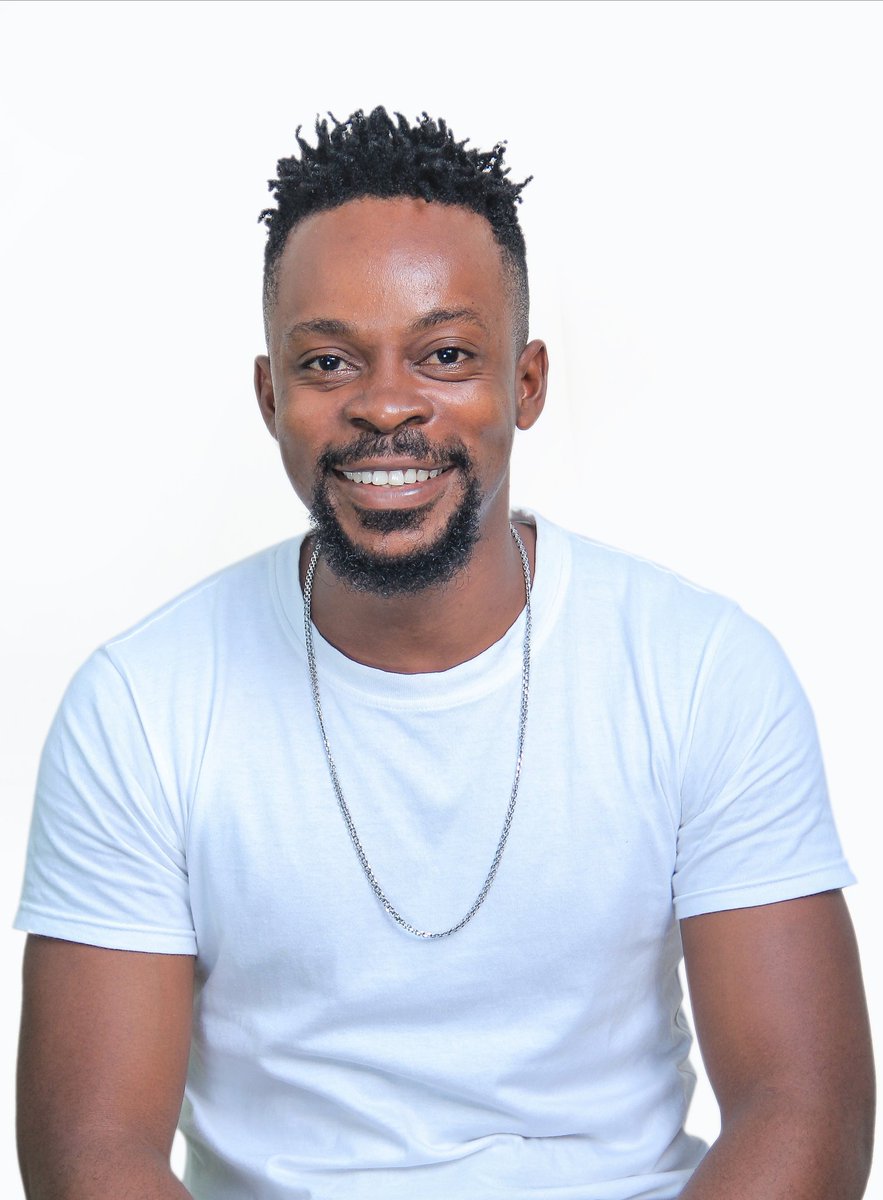 NarziPary's tweet photo. In my country 🇳🇬 I can get arrested or killed because of my hair style or how I'm dressed. Living in constant fear of rogue armed Nigeria police men is no way to live.
#EndSARS #ENDSARSNOW
#EndPoliceBrutalityinNigeria
#BabaMfab
@VictorIsrael_ https://t.co/LOptVr3eSh