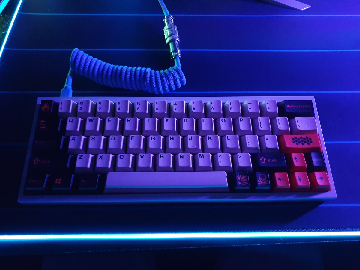 bluesamyou's tweet photo. Wish Tangerine switches came in a clear housing to match my setup 🥺. Shout-out to the cook groups that got me here 🥰

@sole_service @LowkeyDiscord @UGNotify (gone but not forgotten @nollsies @denz30_ ) https://t.co/mBIeHkJ8Z4