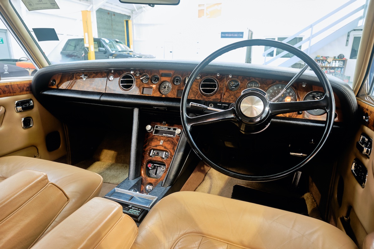 A stunning Rolls Royce Silver Shadow with no expense spared on upkeep. Several thick files documenting the car's history going back decades!  71700 miles. Truly immaculate condition inside and out. £15995 pipedreamsclassics.com/product-page/e…