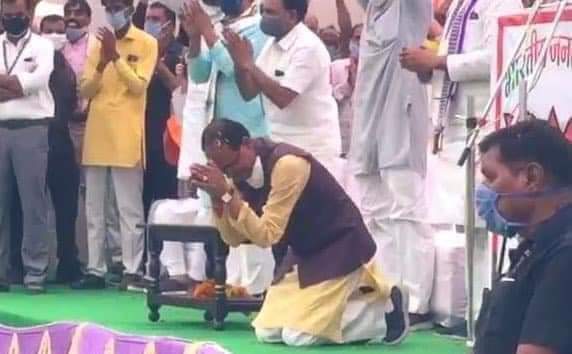 संस्कार संतो के समीप खड़े होने का