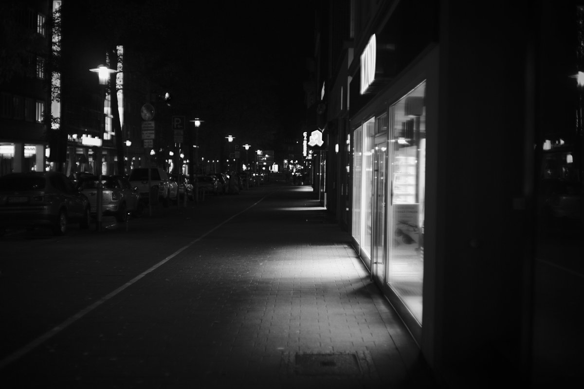 Some pics from yesterday, so empty

Sony A7
Canon 50mm f1.4 (LTM)

#fineartphotography #sony #sonyphotography #bnw #bnwphotography #blackandwhitephotography #blackandwhite #PictureOfTheDay #monochrome #city #travel #travelphotography #streetphotography #street #nightphotography