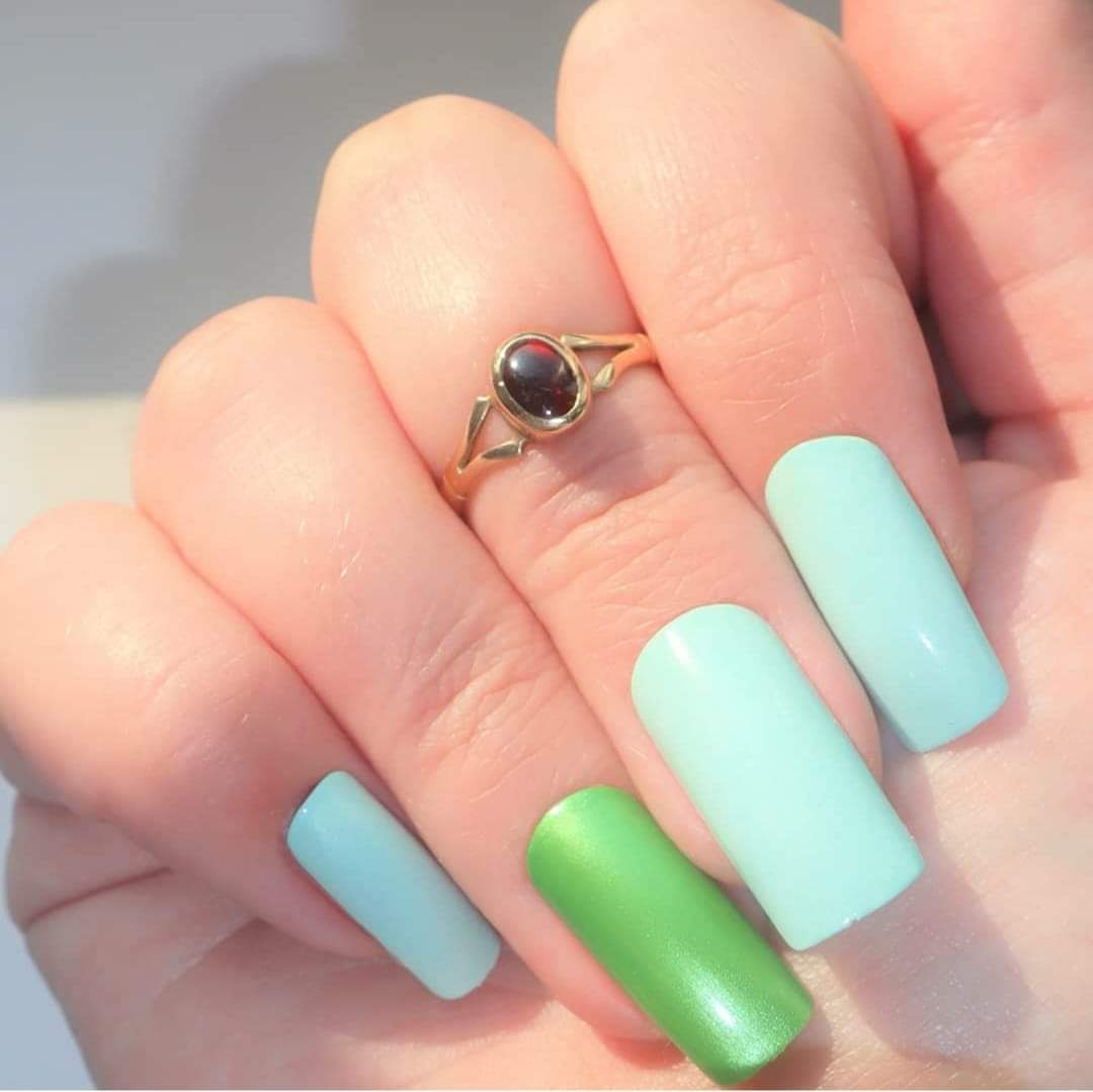 Just look how beautiful this mani by @another_nail_artist using Kiss My Grass and No Choc Chip. I love how they compliment each other so well💚

#littlefudgesbeautyshop #indienailpolish #UKGiftHour #beauty #RTmeBB #UKEtsyRT #handmade #shopindie #smallbusinessuk #SBS #QueenOf #WOW