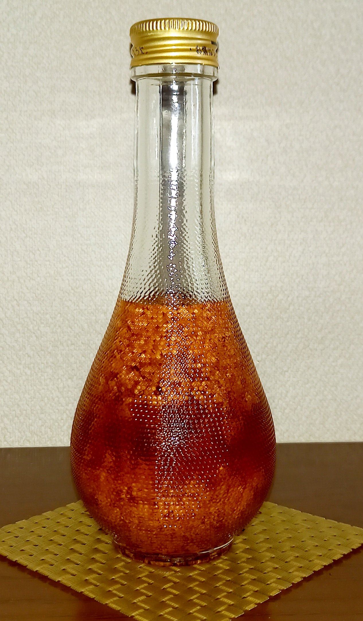 Pico 開花短い金木犀 オレンジ色の絨毯になる前に手作り香水 作りました レシピは簡単 金木犀の花を瓶に詰め 花が被る位に無水エタノール又は消毒用エタノールを注ぎ蓋をして暗く涼しい場所で２ヶ月 金木犀 金木犀の 香水 香水 手作り