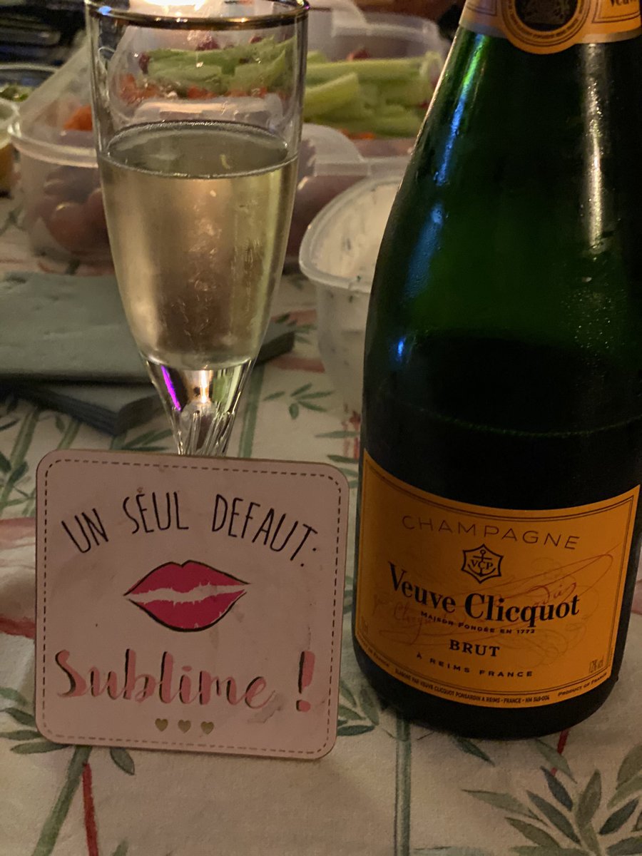 isa_de_monaco's tweet photo. #HowItStarted / #HowItsGoing
#SaturdayParty / #SundayReality https://t.co/LGa3lJG4Mq