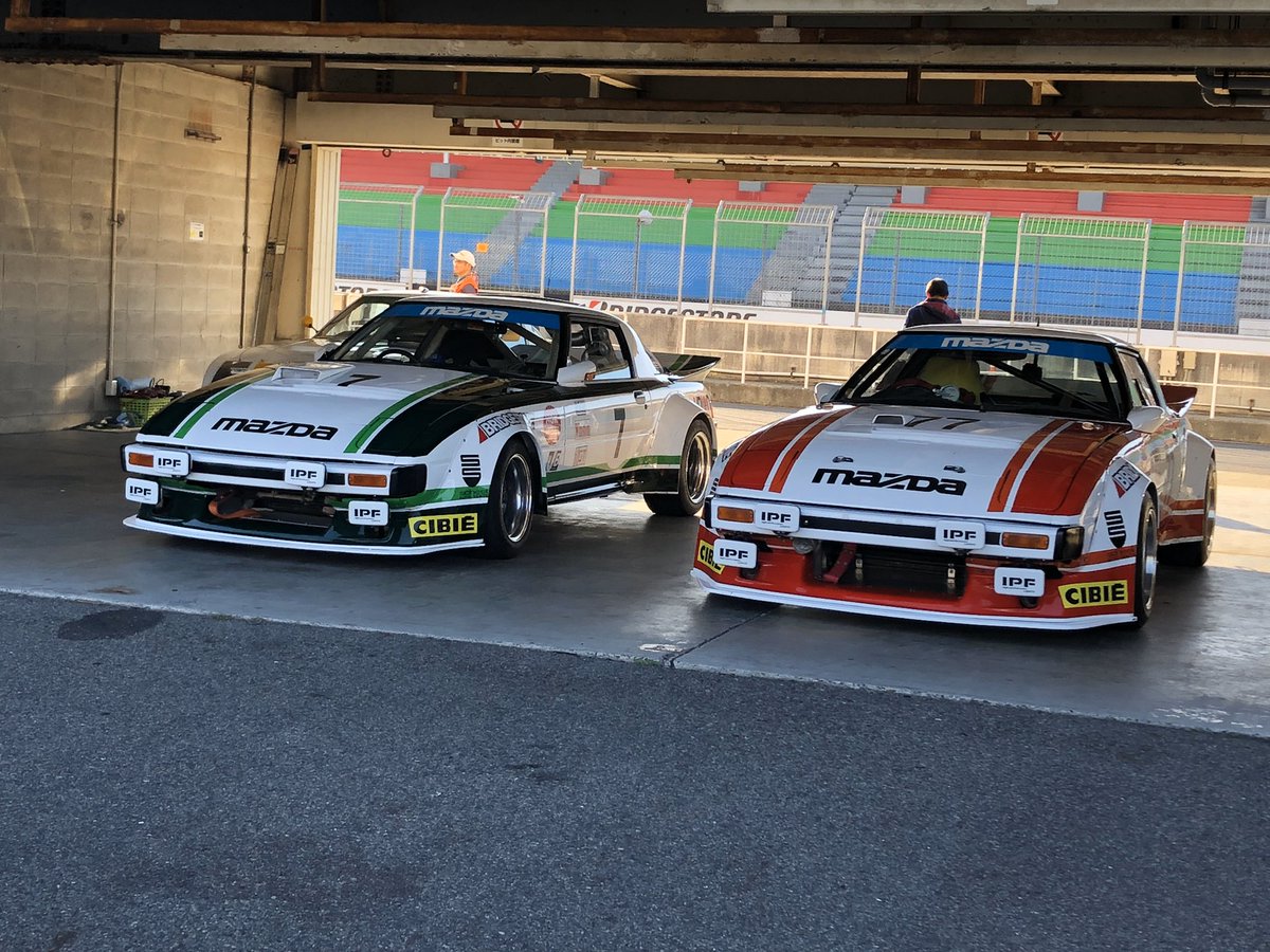 ti_ae86takeru's tweet photo. クルマシリーズのお気に入り5❗️

2台並び
NA、NDロードスター、NDロードスター、SA22C、FD3S

#マツダロードスター
#ユーノスロードスター
#ロードスター
#na
#nd
#NAロードスター
#NDロードスター
#マツダrx7
#rx7
#sa22c
#fd3s
#rx7sa
#rx7fd https://t.co/cIpTQhH3SF