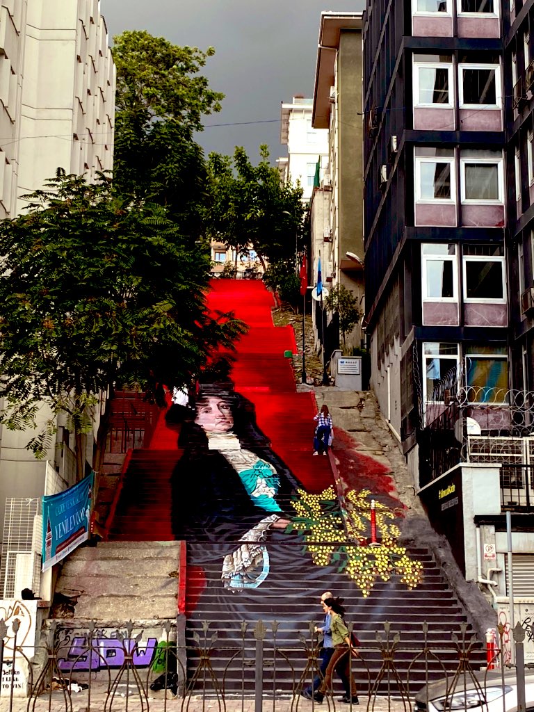 Salıpazarı merdivenleri... ilgi çekici olmamış mı? 

#istanbul #Beyoğlu