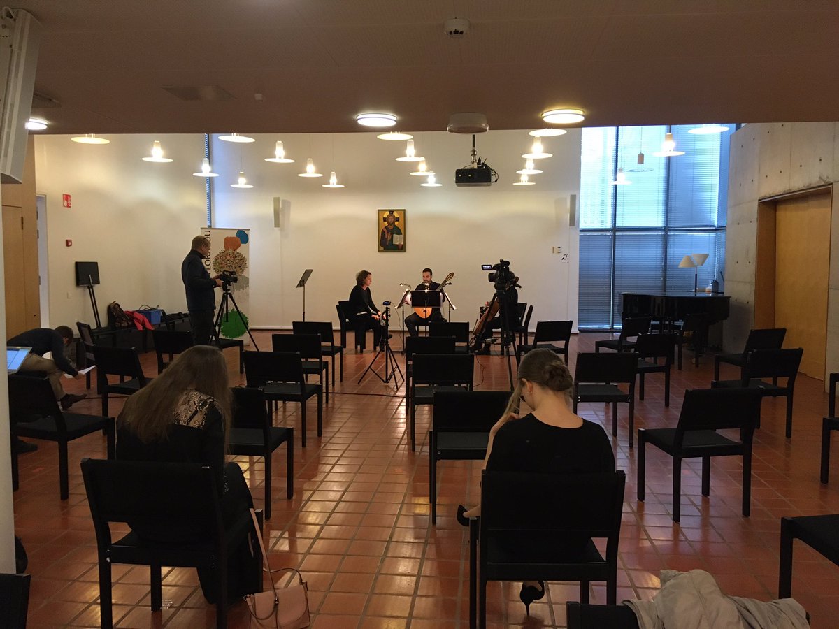 Kenraaliharjoitus käynnissä! Tosi hienoja biisejä luvassa klo 13.30 Tuiran kirkon seurakuntasalissa! <a href="/jukkalaunonen/">Jukka Launonen</a> @rosmariinimusik @_rosmariini_  @aurihelenanikkinen @marjakangaslauri #juusolösönen