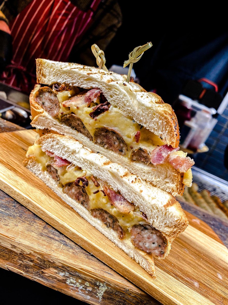 What’s better on an autumnal Sunday than some hearty bangers and mash?! 🍂

Even better, how about that wedged in a sarnie? 🤤

Seriously, all your foodie dreams just came true.  ✌️

Sunday sausages serving till 4pm @thatsbanging 🌭

#MaltbyStreetMarket #Bangers #LondonEats