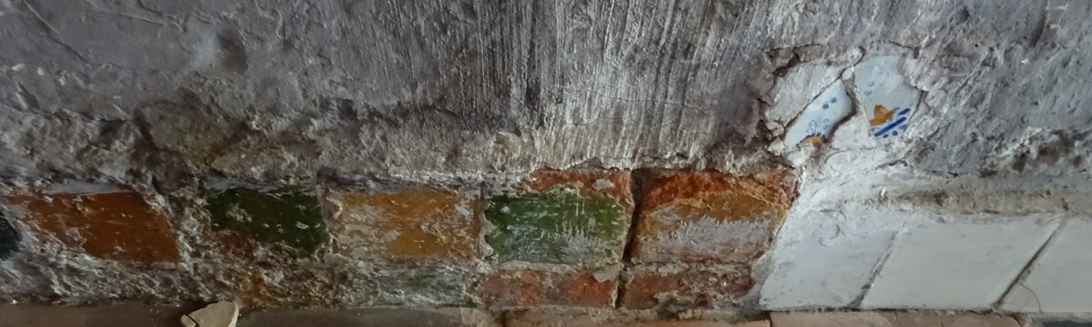 Teszelszky's tweet photo. Support your local #library and #museum in #corona times! Hidden gem and tiny #museum het #Leids Weverhuis (weavers house) is a monument of #earlymodern everyday life and work of ordinary people in #leiden. And it has #delftware tiles too! https://t.co/W54zb4SJ7I https://t.co/GBwpsREnat