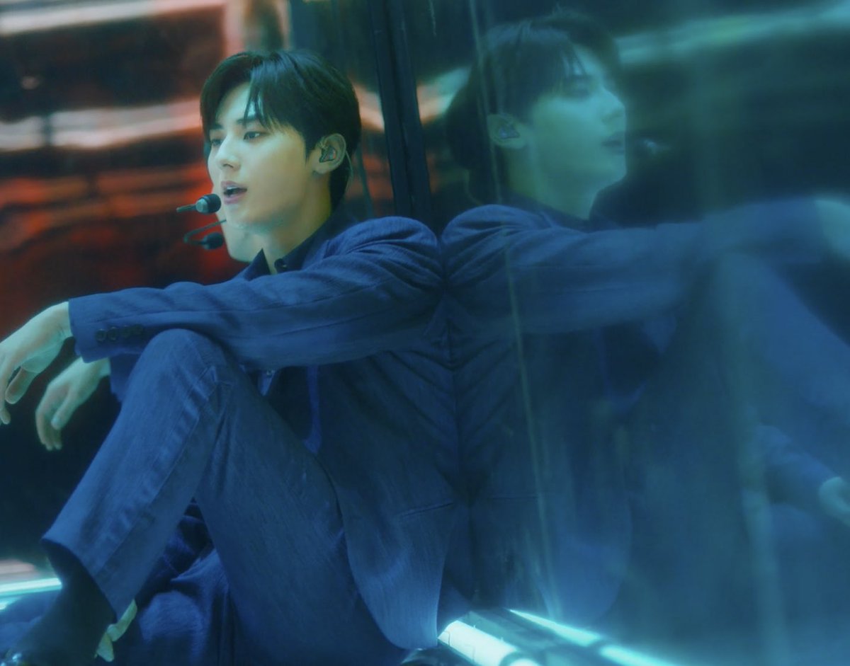 minhyun_a's tweet photo. 황민현 언박싱 셋리✨

1. Universe 
(1절 Acoustic ver.  2절 Original ver. +댄스) https://t.co/Q0uDvFap1L