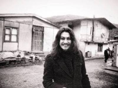 "Kalbinizden sevgiyi hiç eksik etmeyin çünkü sevgi her şeyin anahtarıdır ve paylaştıkça çoğalır."

🌸Barış Akarsu