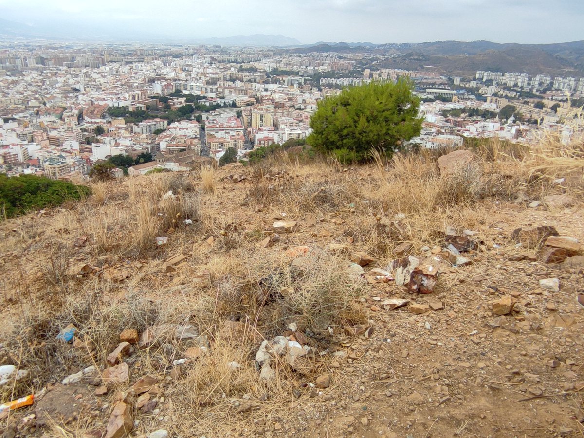 VictorMG21's tweet photo. Decadente y bochornoso el estado en el que se encuentra el Monte Victoria o de las 3 letras en Málaga @malaga @AndaluciaJunta https://t.co/qeT7SifPK2